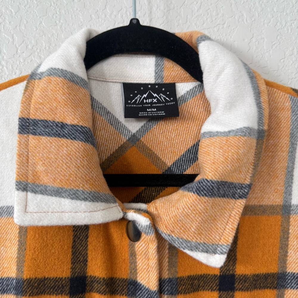 HFX women’s Medium shacket. Blue white brown tan plaid. Snap closures. Very warm - Picture 3 of 8